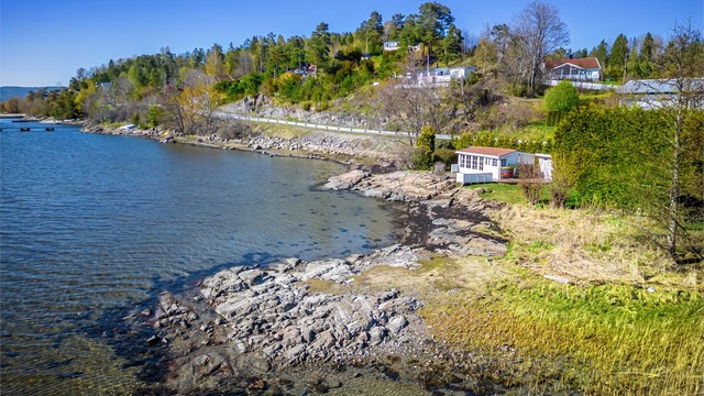 Kort vei til vakker kyststi som strekker seg helt fra Sandebukta til Berger og Svelvik.