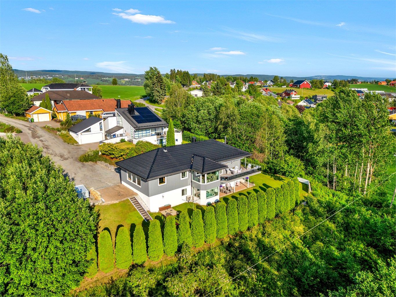 Eiendomsmegler Krogsveen v/ Vegard Gran-Andersen ønsker deg velkommen til Riisalleen 34! 