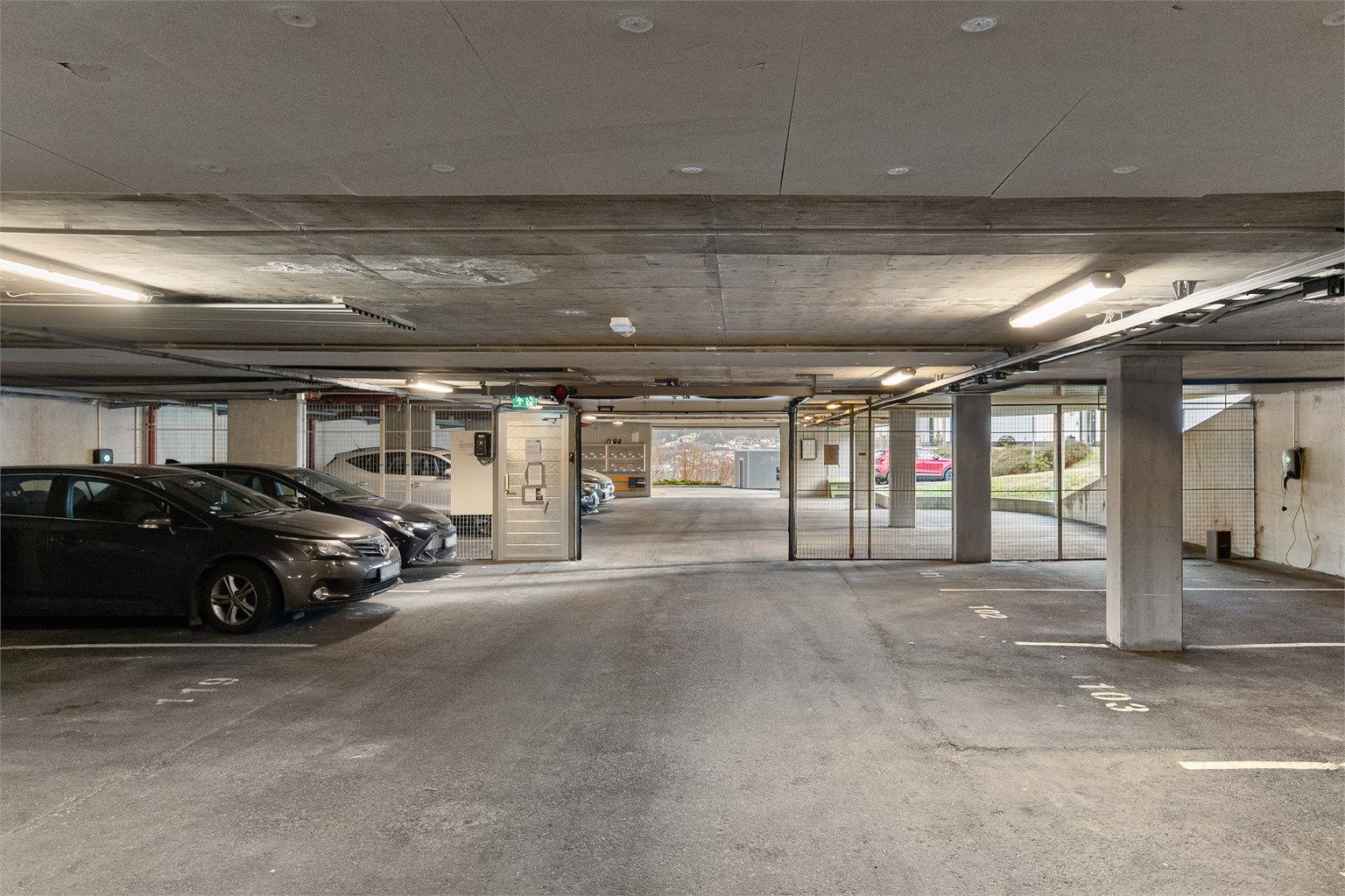 - Parkeringsplass i felles garasjeanlegg -