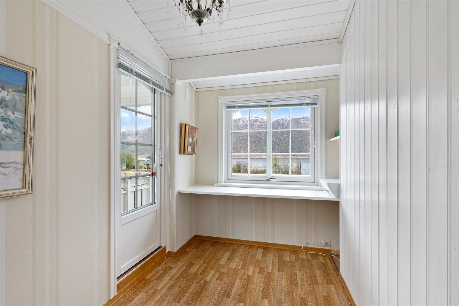 Dette rommet har egen utgang til terrassen og egner seg godt som soverom eller kontor