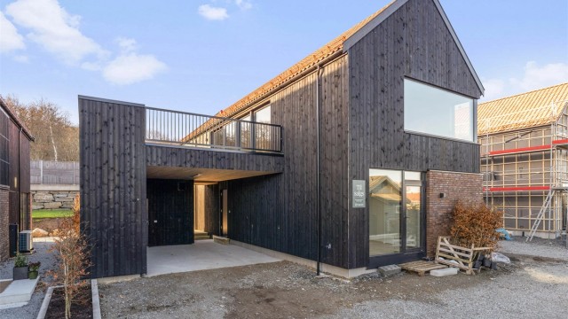 Velkommen til Gauselkneiken 38B, en nyoppført og meget lekker enebolig, med hybel muliget, solrik tomt, flott utsikt mot Gandsfjorden, presentert av Krogsveen Avd. Sandnes v/ Tom Christer Hovde inviterer til visning.
Foto: Nordbø Foto ved Martin Nordbø.