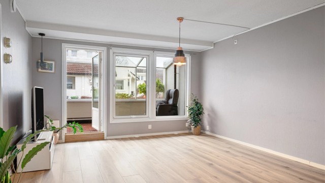 Leiligheten er utstyrt med nytt balansert ventilasjonsanlegg som sikrer et godt inneklima