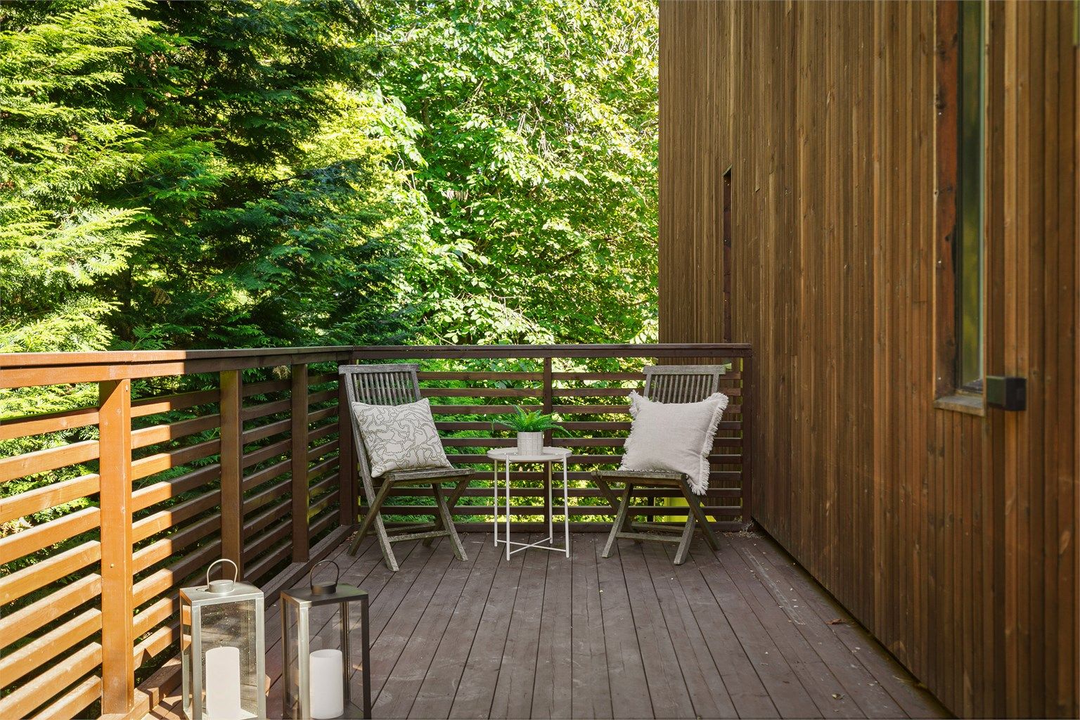 Terrasse på 10 m² med utgang fra entréen.