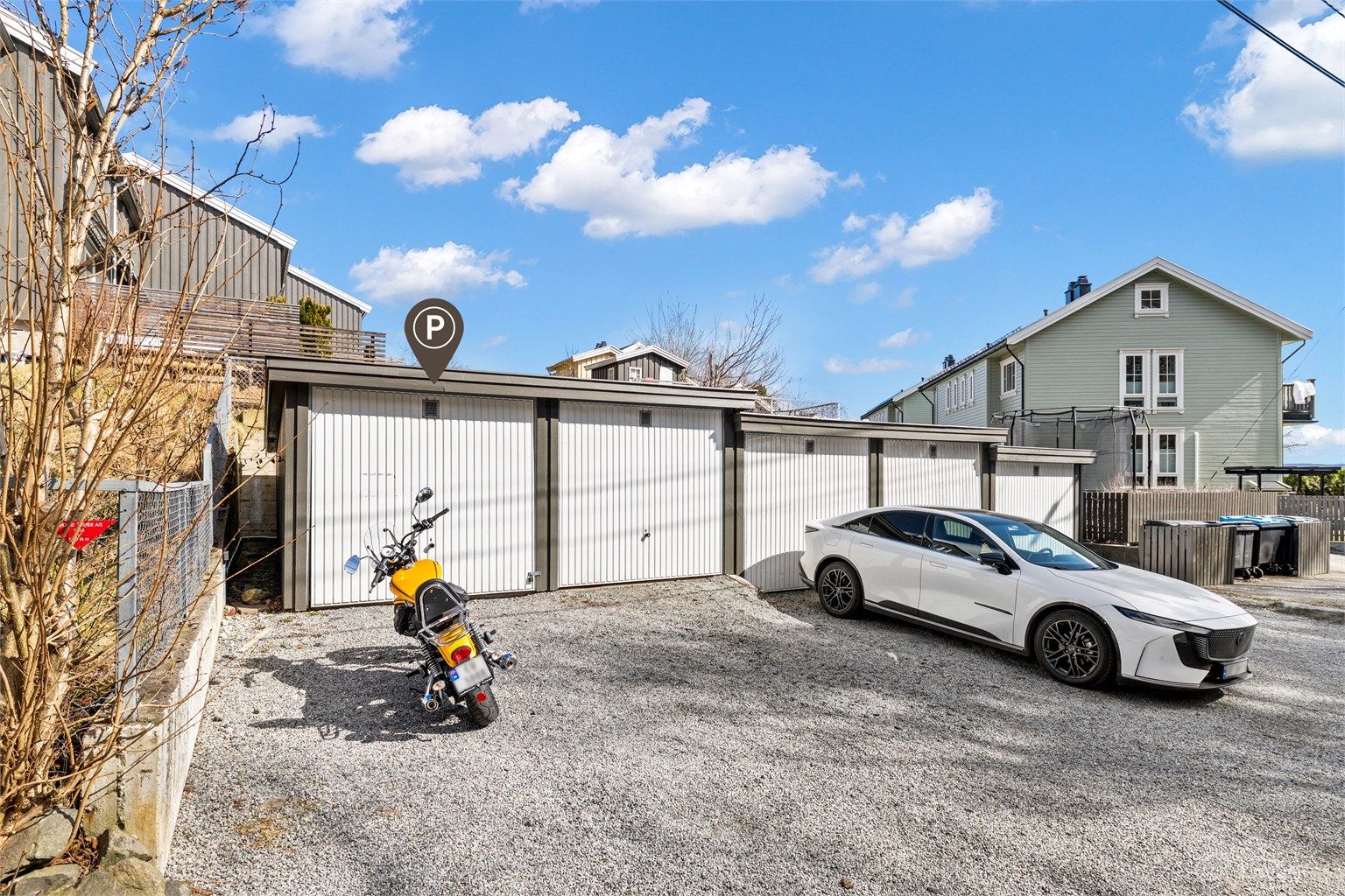 Egen garasje med elbillader