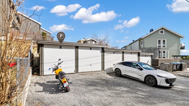 Egen garasje med elbillader