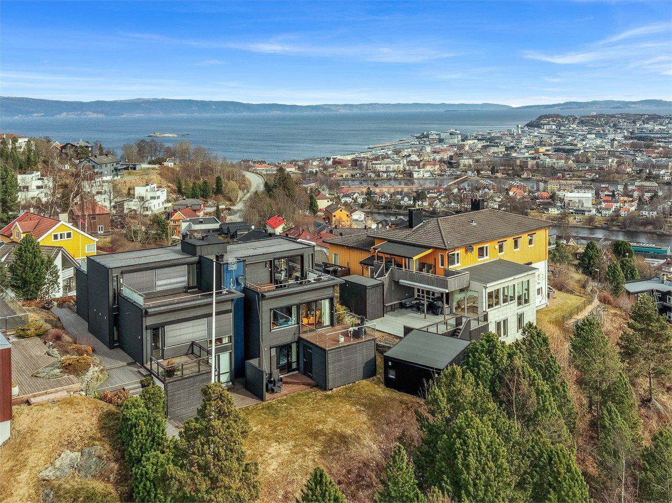 For fritidsaktiviteter er området ideelt. Bymarka ligger like i nærheten og byr på et rikt utvalg av tur- og skiløyper året rundt. Her finnes gode muligheter for både mosjonister, barnefamilier, syklister og skigåere.