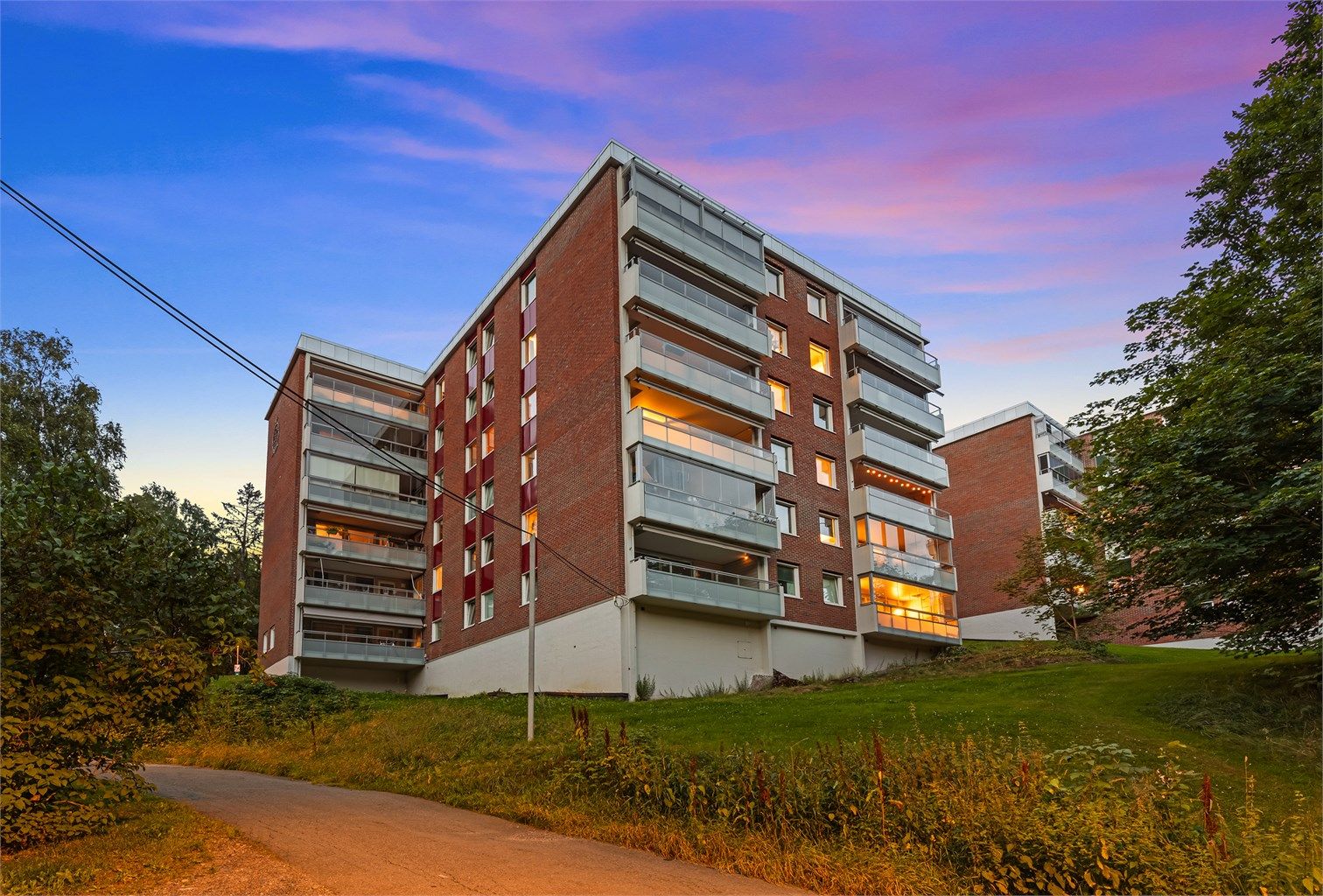 Frydenlund borettslag består av både blokker og småhus.