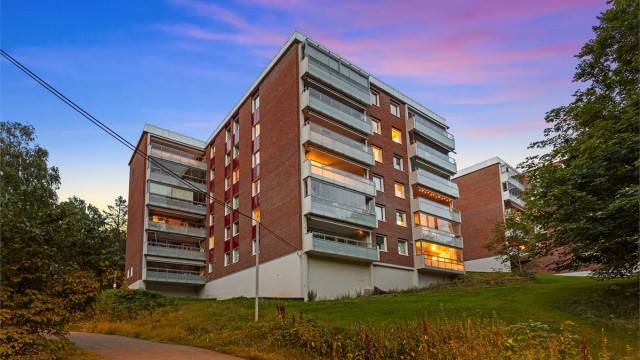 Frydenlund borettslag består av både blokker og småhus.