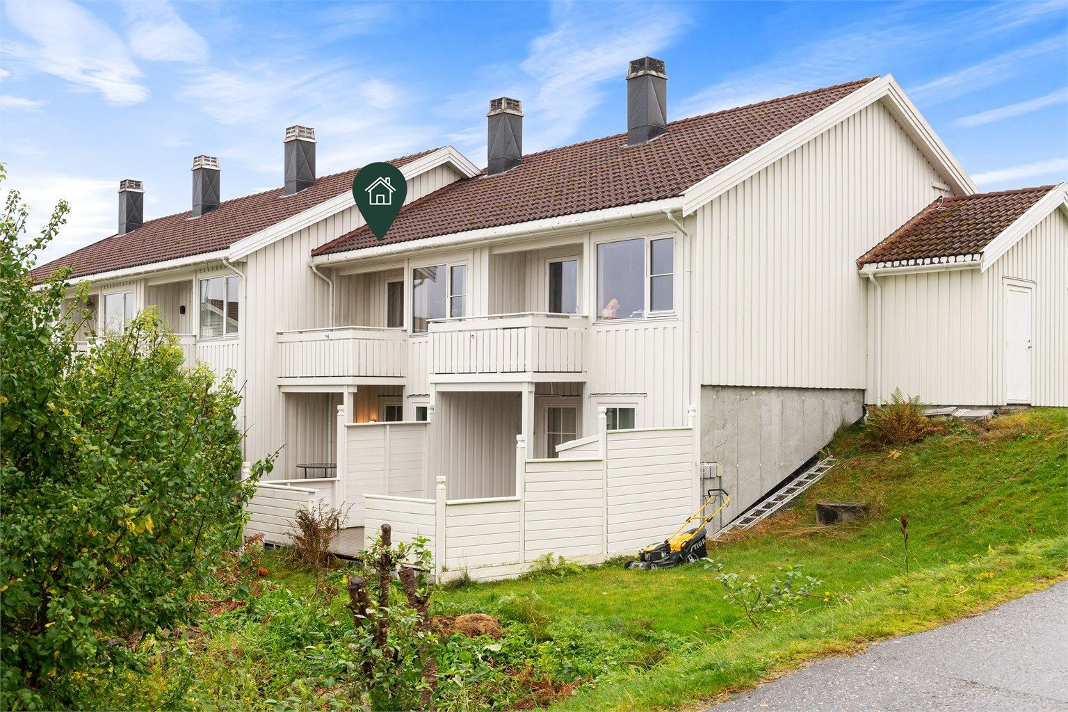 Fasade - enheten er beliggende som hus nr. 2 fra gate