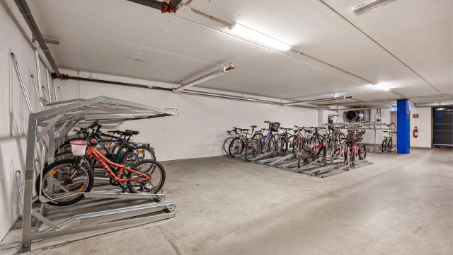 Sameiet har felles innvendig sykkelbod i garasjeanlegget.