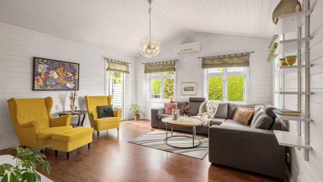 Stue med god takhøyde og utgang til hyggelig uteområde
Foto: Eiendomsfoto AS