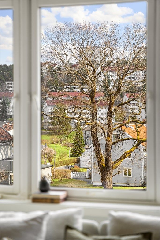 Stuen er skjermet i andre etasje og har så og si ingen direkte innsyn