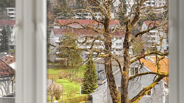 Stuen er skjermet i andre etasje og har så og si ingen direkte innsyn