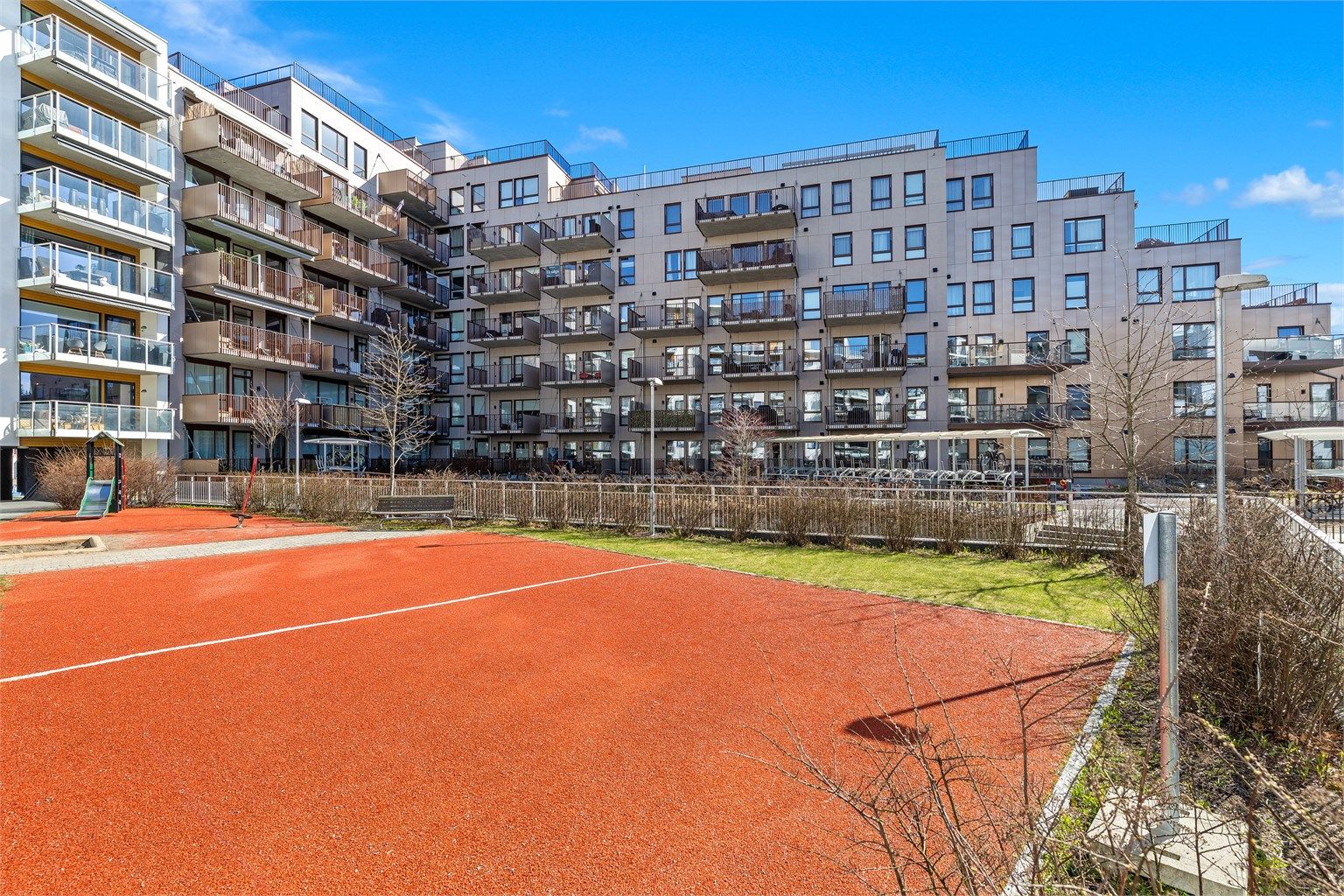 Fellesarealene er tilrettelagt for både lek og rekreasjon for beboerne.