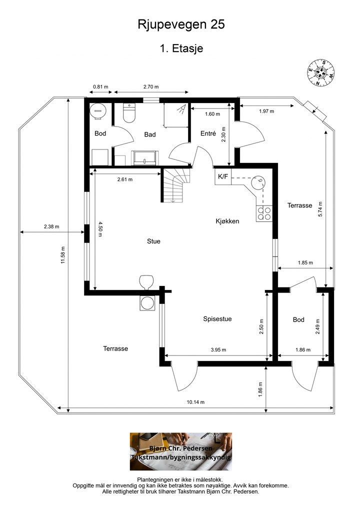 Første etasje har en åpen og sosial planløsning med stue, kjøkken og spisestue, samt bad og entré. 