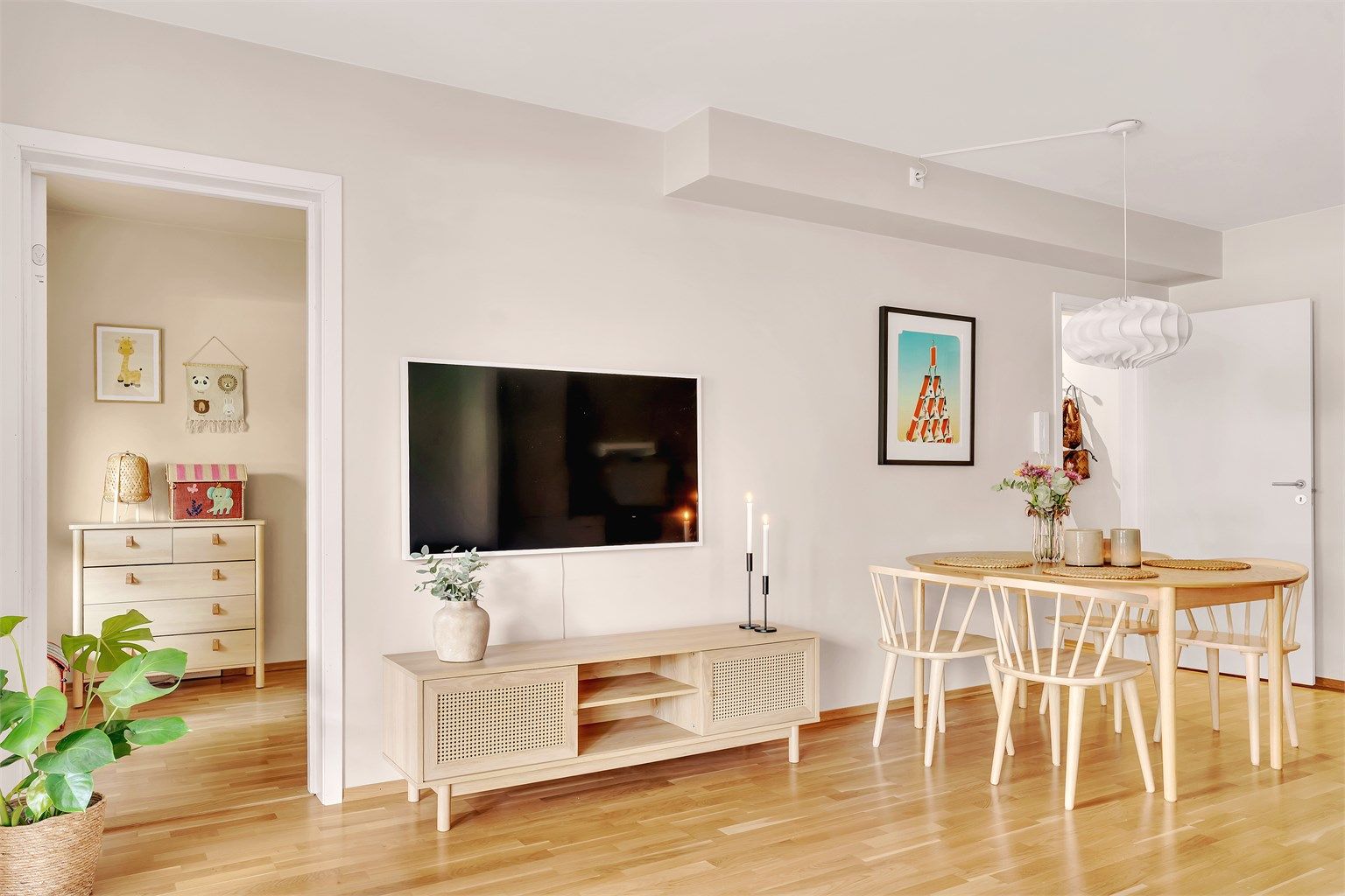 På Hasle har du alt du trenger av servicetilbud. Det er videre kort vei til både sentrum og marka. Et perfekt sted å bosette seg!