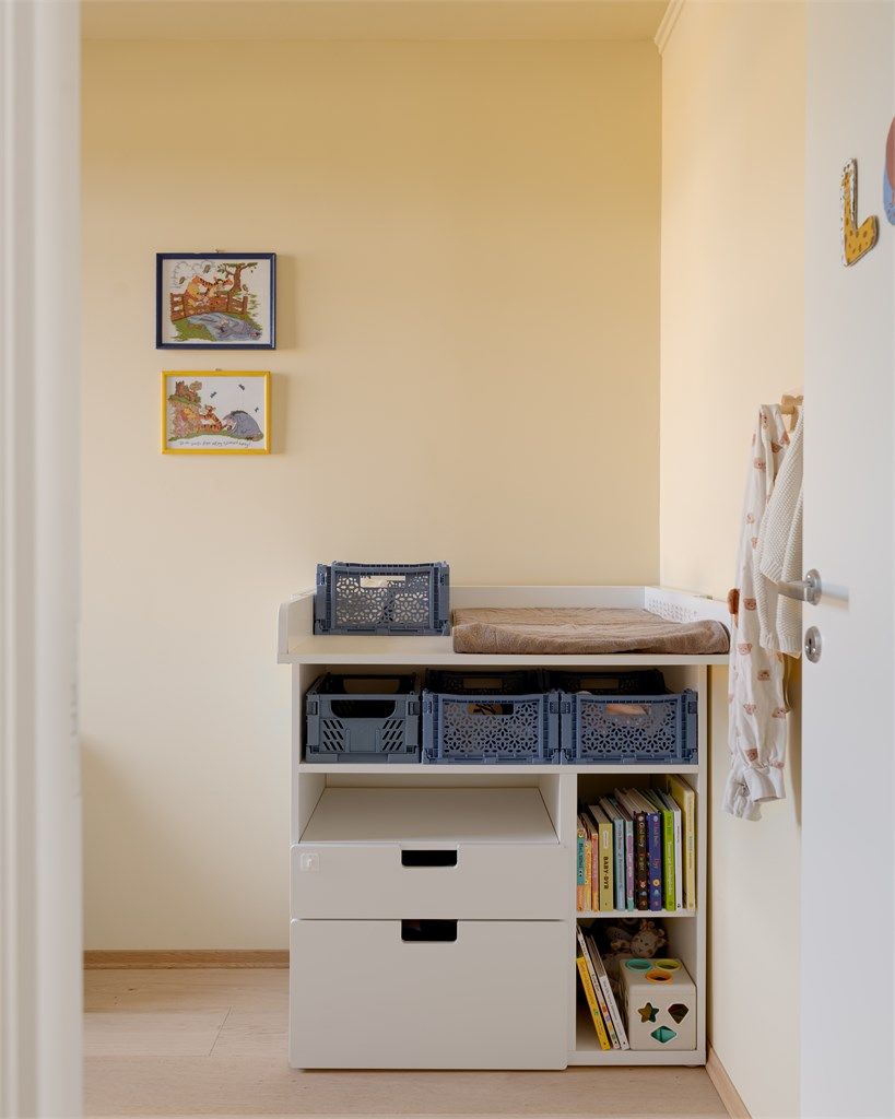 Minstemann har selvsagt fått sitt eget rom, der estetikken er tatt godt vare på – samtidig som det er plass til alle de praktiske møblene hverdagen krever.