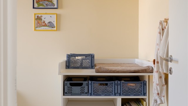 Minstemann har selvsagt fått sitt eget rom, der estetikken er tatt godt vare på – samtidig som det er plass til alle de praktiske møblene hverdagen krever.