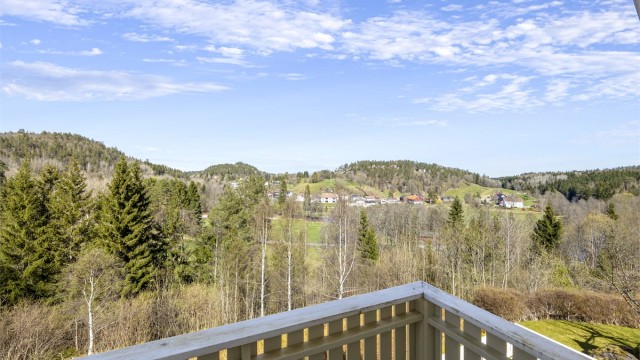 Tilbaketrukket fra bilvei og støy kan man nyte stillhet og ro.
