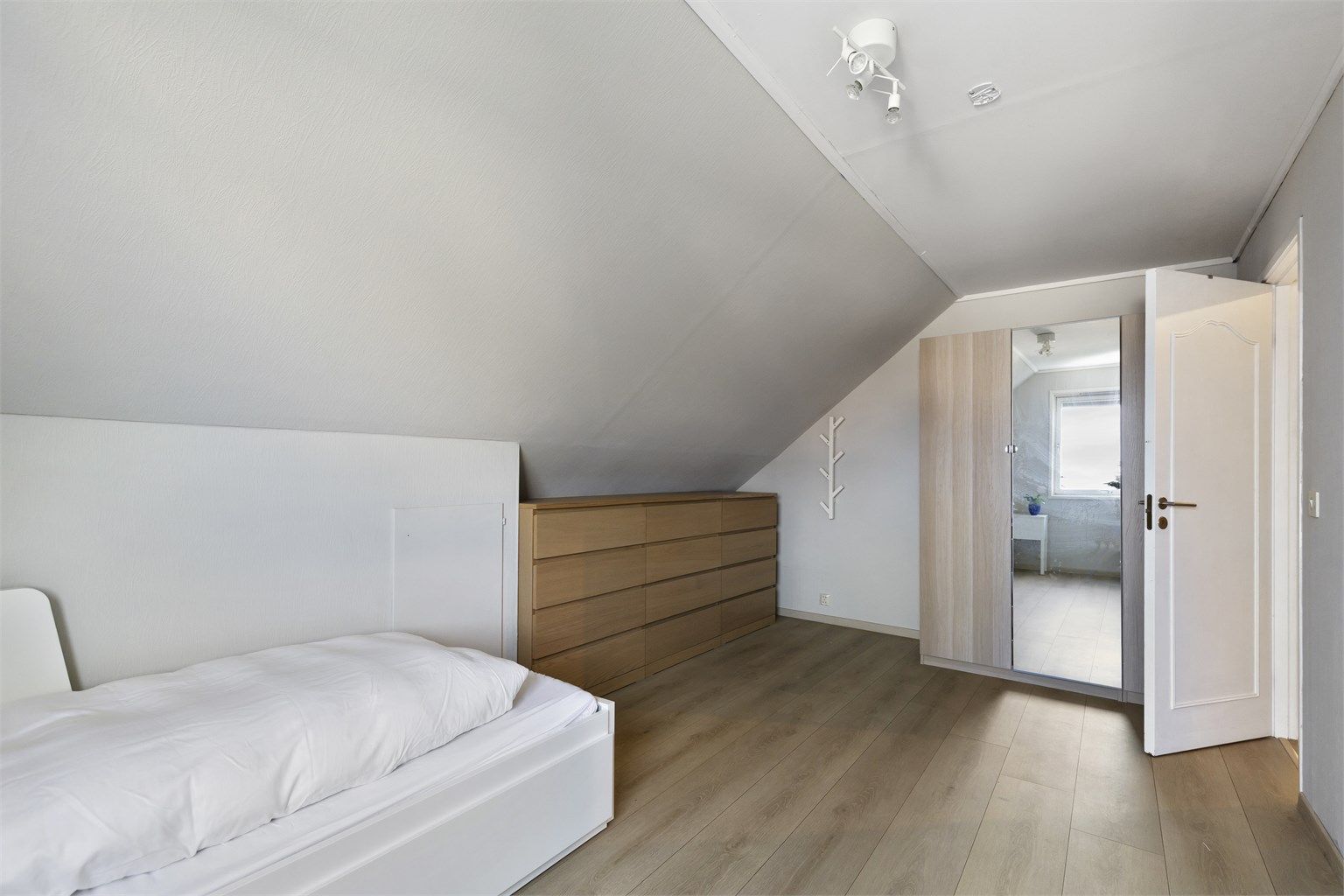 Praktiske løsninger for oppbevaring og møblering.