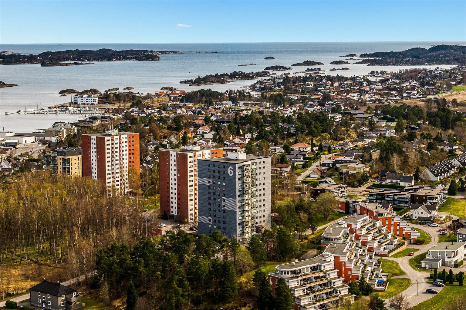 I nærmiljøet finnes flere andre tur- og fritidsområder, blant annet Marumskogen og populære Granholmen. På Granholmen og Lofterød er det nydelige badeforhold for både store og små.