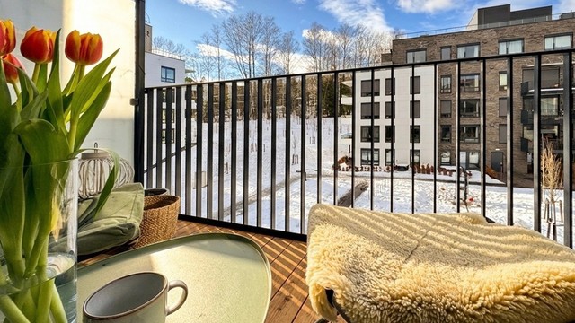 Velkommen til Frysjaveien 38H, en lys og moderne 3-roms fra 2025 med svært god intern beliggenhet i Frysjaparken