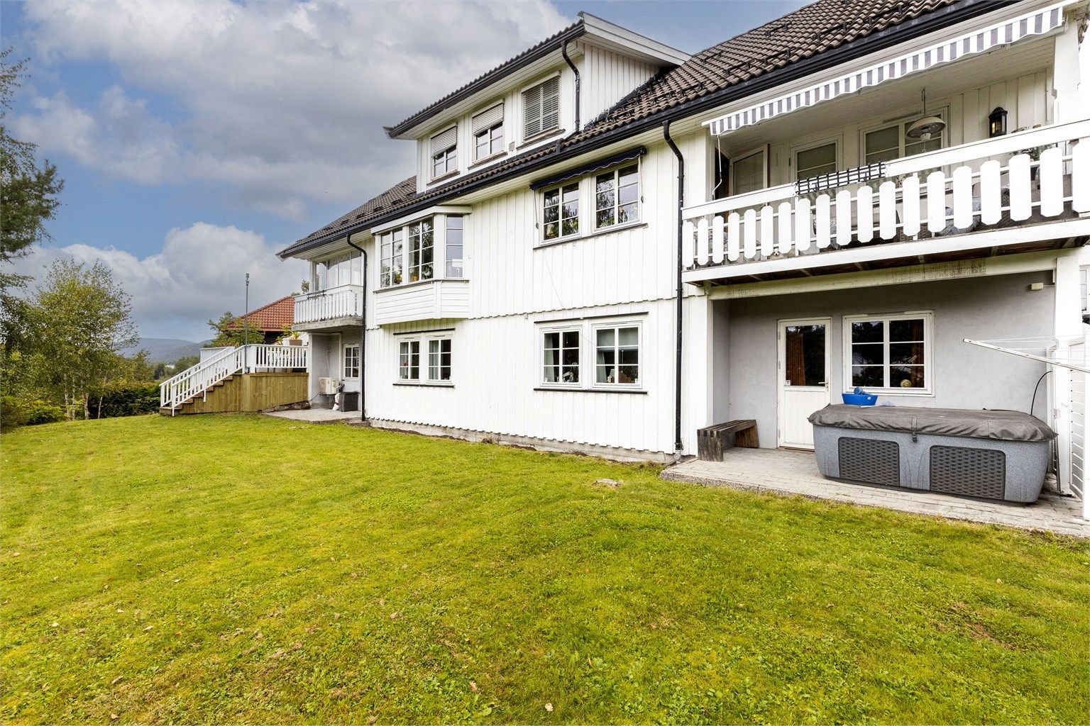 Meget innholdsrik familiebolig med blant annet 6 soverom.