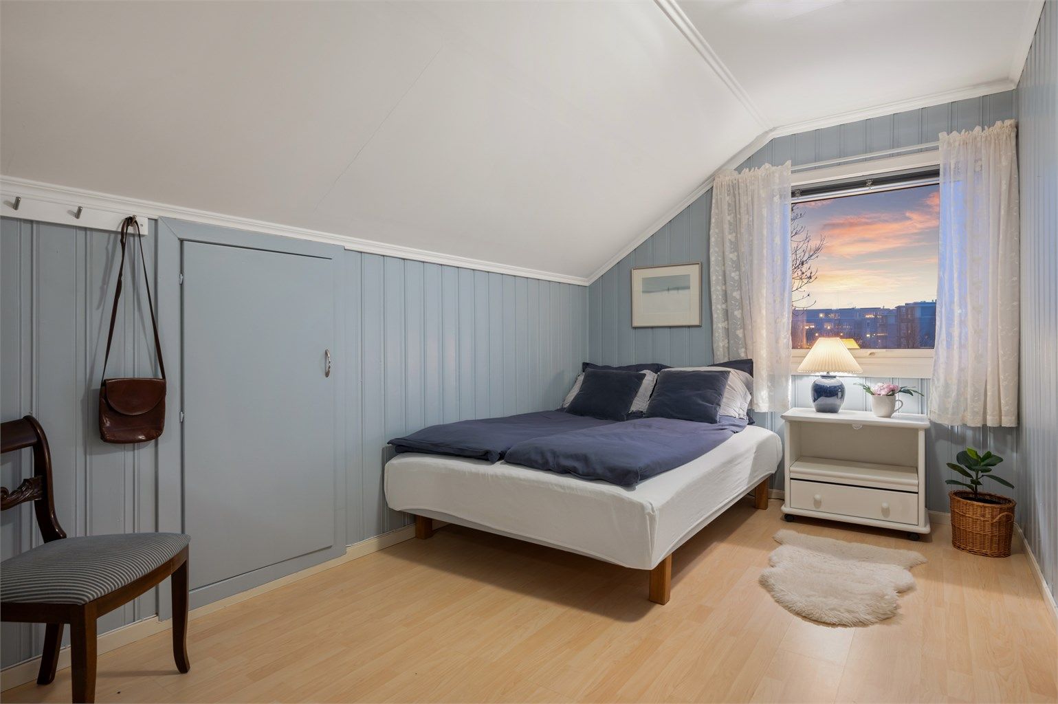 Soverom 2 er på 10 kvm. 