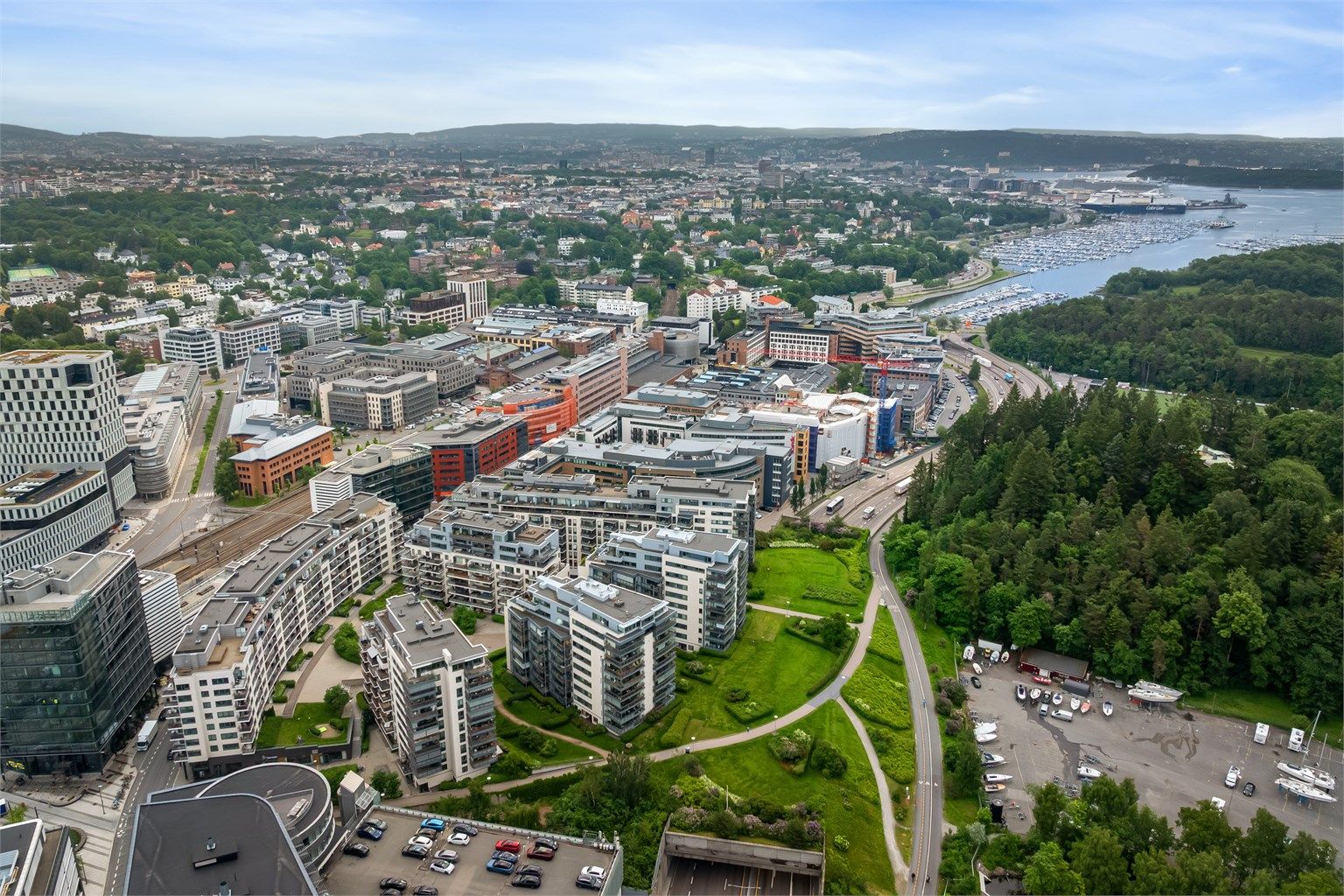Dagligvarehandelen gjøres enkelt hos blant annet Coop Mega Sjølyst eller Meny Skøyen.