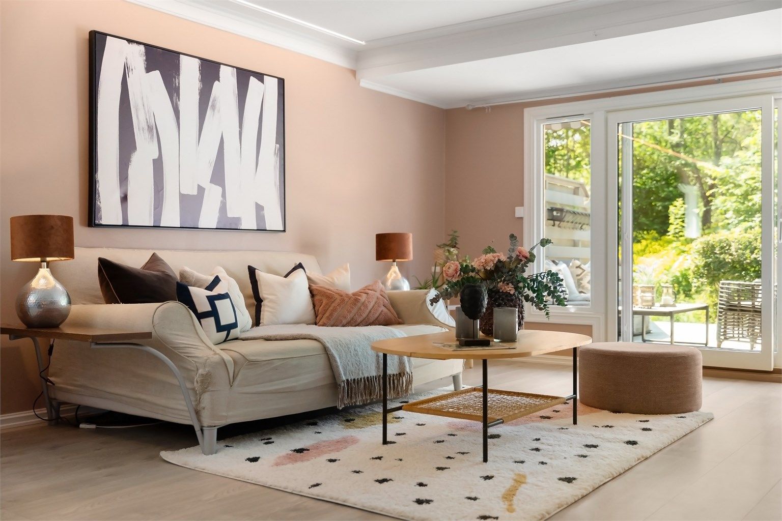 Lekker 4-roms endeleilighet på bakkeplan med solrik markterrasse