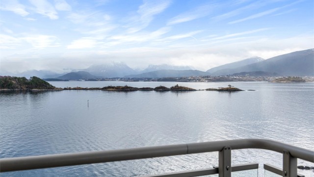 Flott utsikt mot Borgundfjorden og Sunnmørsalpane