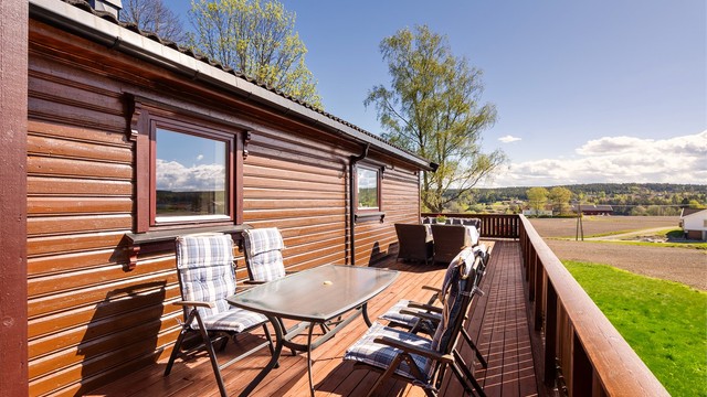 Solforholdene er upåklagelige. Sommerstid er det sol på den store terrassen fra morgen til utover kveld frem til ca kl 19.00