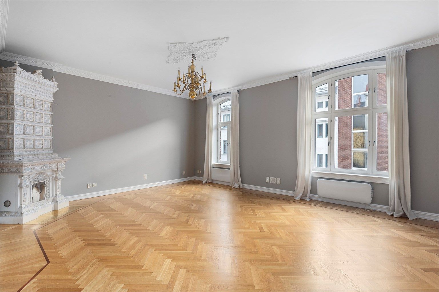 Velkommen til Professor Dahls gate! En herskapelig 4-roms leilighet med unike detaljer.