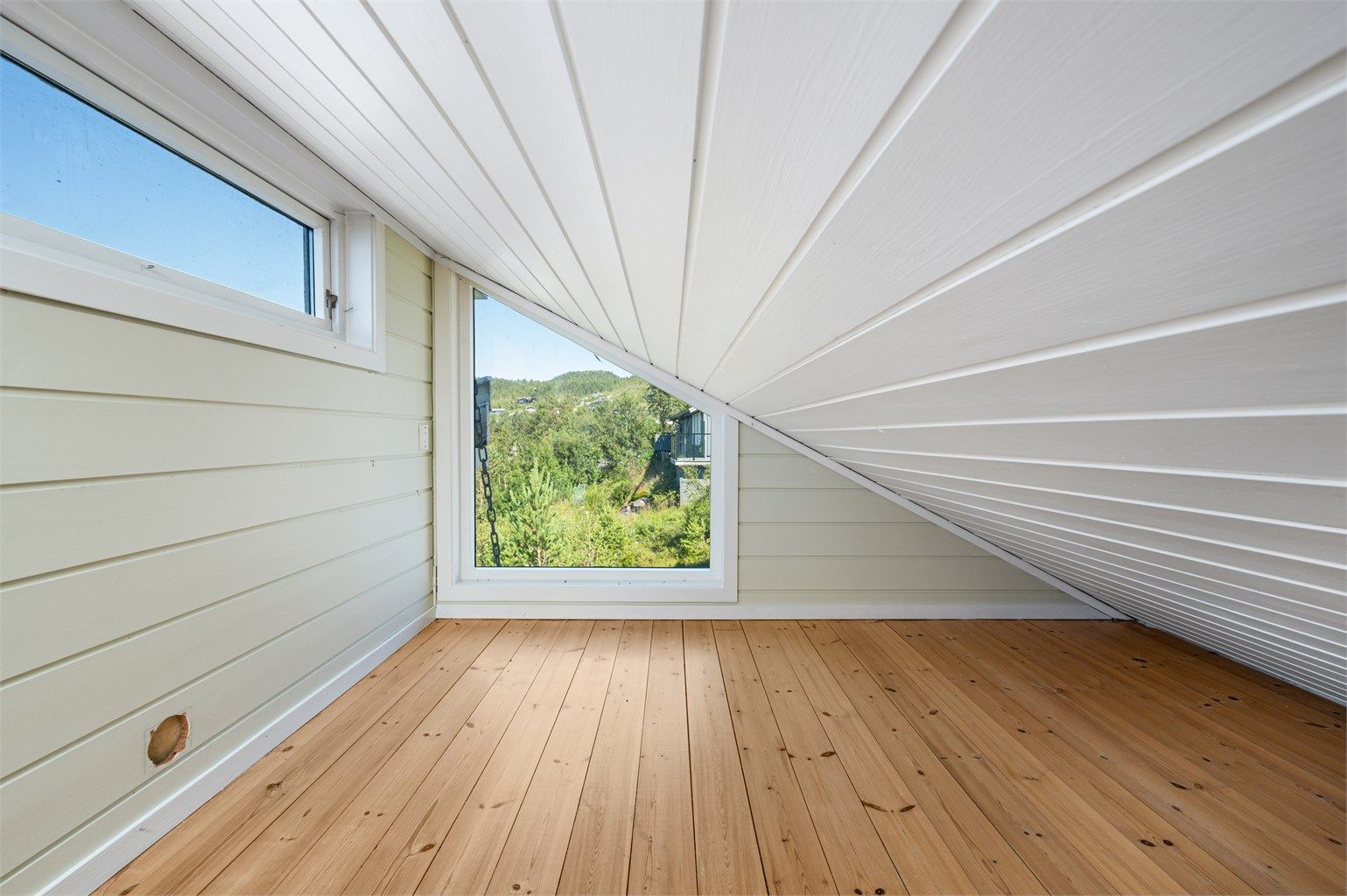 Praktisk hems med ekstra areal som gir flere sengeplasser. 