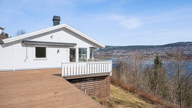 Stor veranda med gode solforhold.