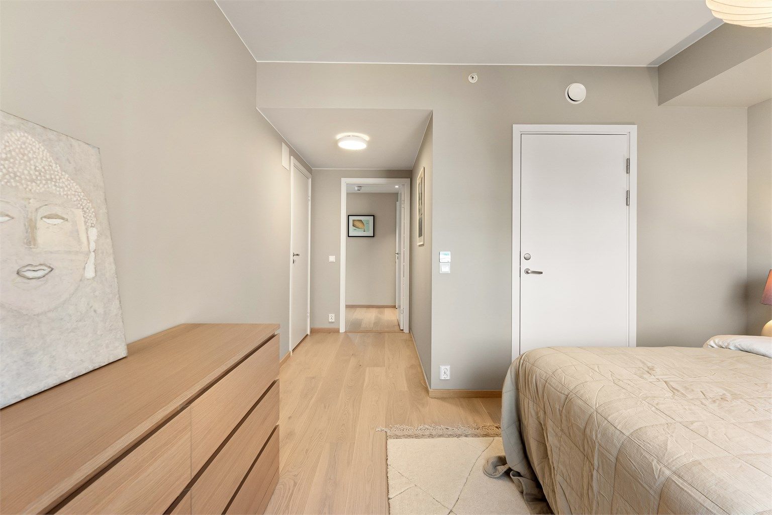 Hovedsoverommet har både adkomst til en praktisk innvendig bod, og eget baderom