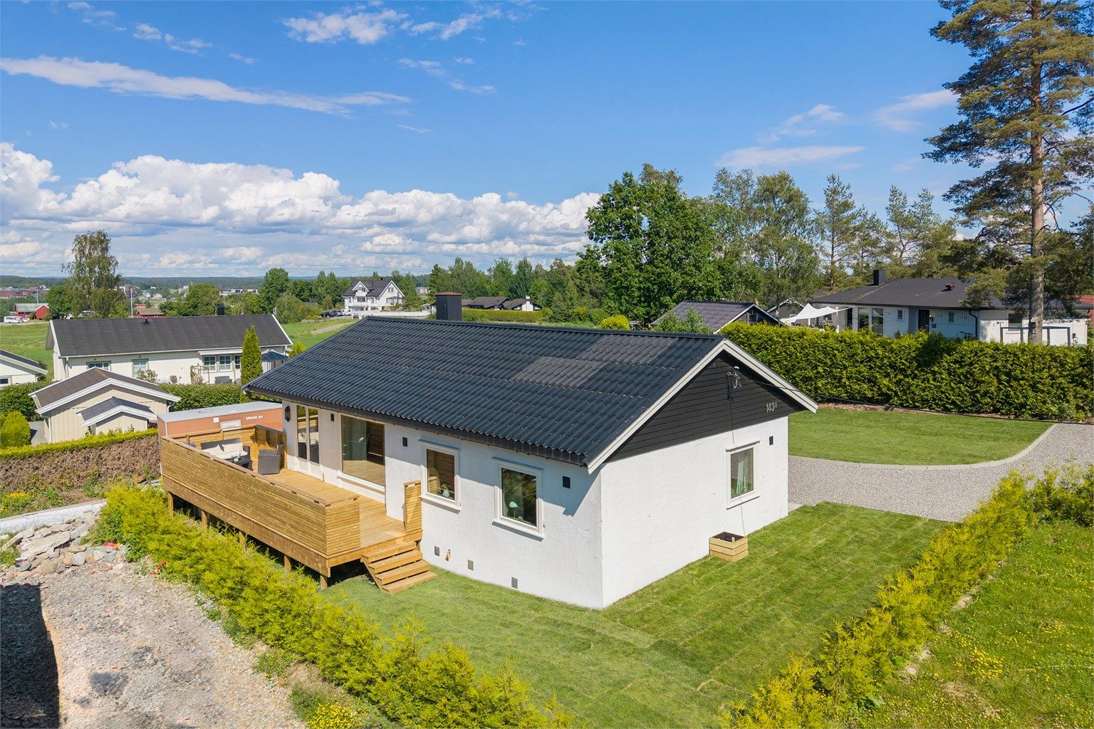 Eiendommen ligger i et rolig og landlig nabolag. 