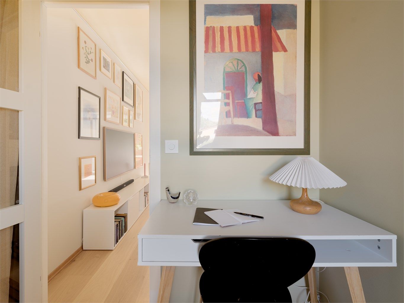 Her får du lett plass til en liten skrivepult – enten det er for takkekort, to-do-lister eller et hjemmekontor som faktisk frister å bruke.