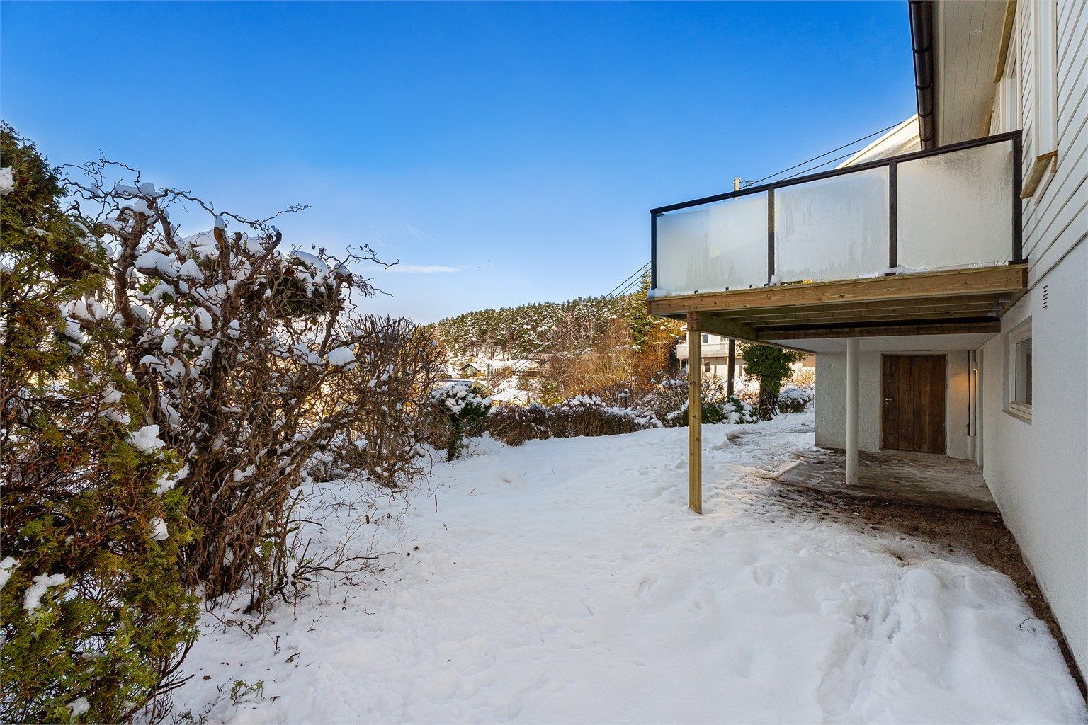 Hage utenfor underetasjen