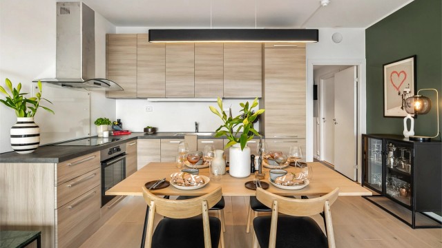 Moderne kjøkkeninnredning fra Aran Cucine med helintegrerte hvitevarer.