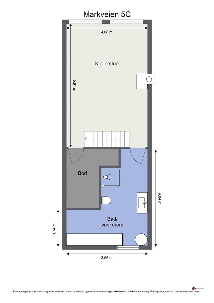 Kjelleren inneholder et stort, nyrehabilitert bad/vaskerom, bod og rom benyttet som kjellerstue med peisovn.