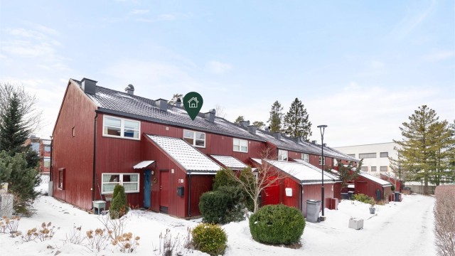 Velkommen til Lindbäckveien 49B - Pent og innholdsrikt rekkehus | Solrikt | Terrasser og hage | Parkering | Barnevennlig