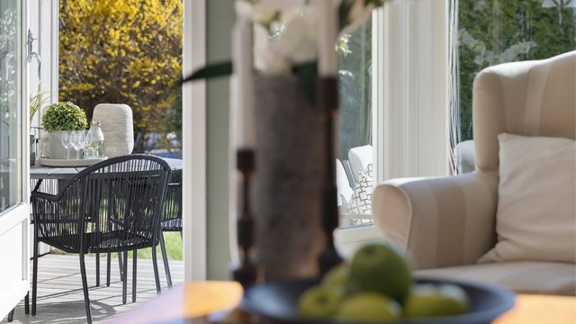 Uteplassen er en integrert del av boligen i sommerhalvåret.