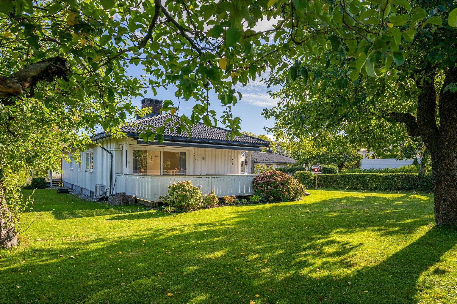 De gode uteområdene innbyr til både lek, hageaktiviteter og avslappende dager i solen. 