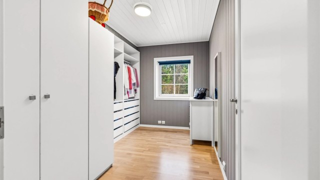 Fleksibiliteten med fem, potensielt seks, soverom gjør at boligen kan tilpasses familiens behov.