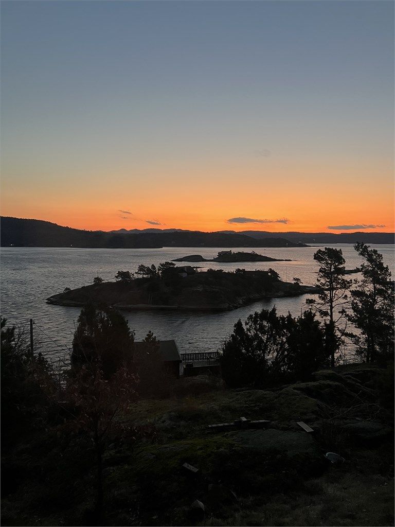 Her får du med deg de første solstrålene dagen bringer. Bildet ble tatt kl. 05:39 i mars. 