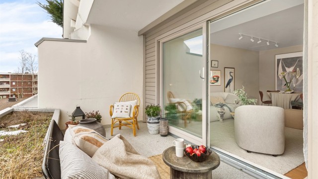 Her er det god plass til å innrede med utemøbler og grill.