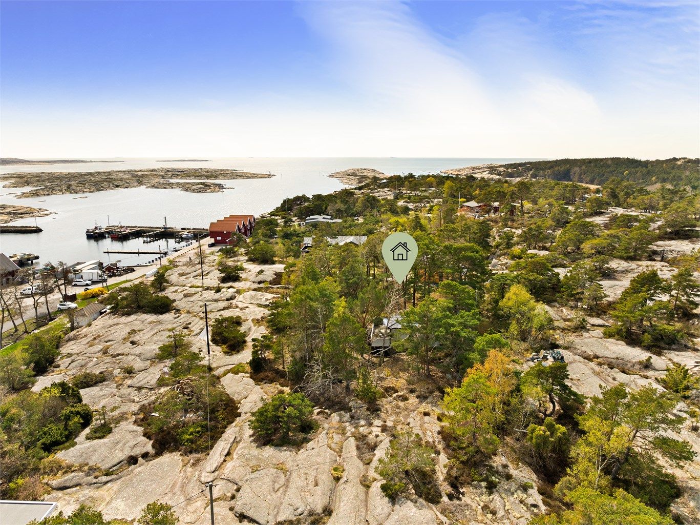 Omgitt av vakker kystnatur og nærmest på grensen til Ytre Hvaler Nasjonalpark ligger den lille og skjermede hytta i Utgårdskilen 39.
Fotograf; Kristoffer Kristiansen.