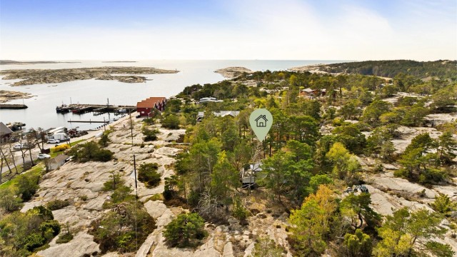 Omgitt av vakker kystnatur og nærmest på grensen til Ytre Hvaler Nasjonalpark ligger den lille og skjermede hytta i Utgårdskilen 39.
Fotograf; Kristoffer Kristiansen.