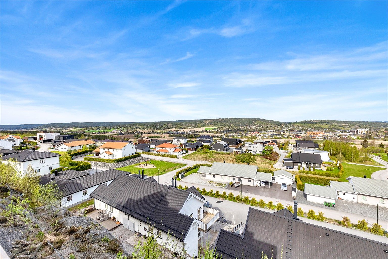 En svært tiltalende 3-roms hjørneleilighet med 51 kvm terrasse og fantastisk utsikt!